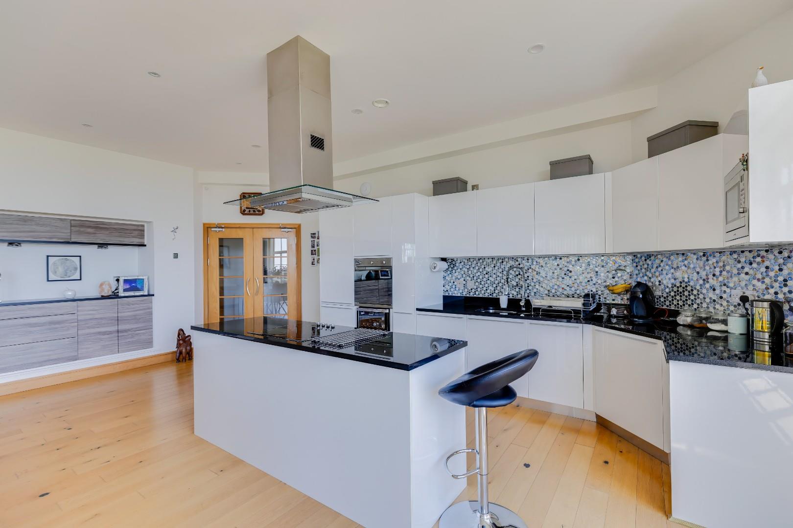115 Headlands, Hayes Point, Sully, CF64 5QH
